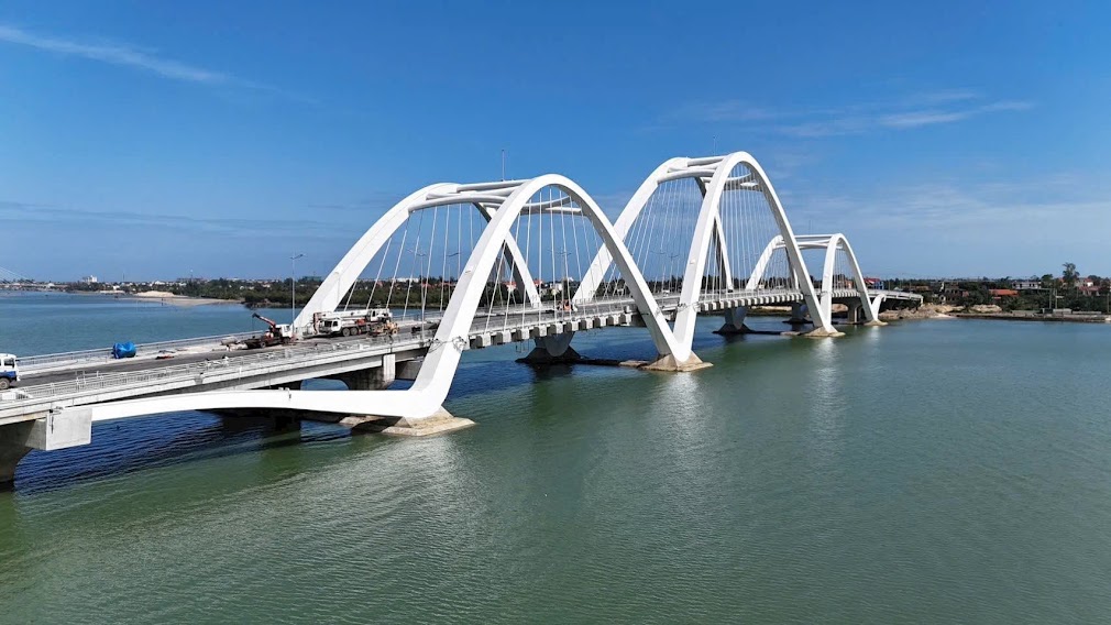 Hạng mục cầu Nhật Lệ 3 đ&atilde; ho&agrave;n th&agrave;nh. Ảnh: Ngọc T&acirc;n