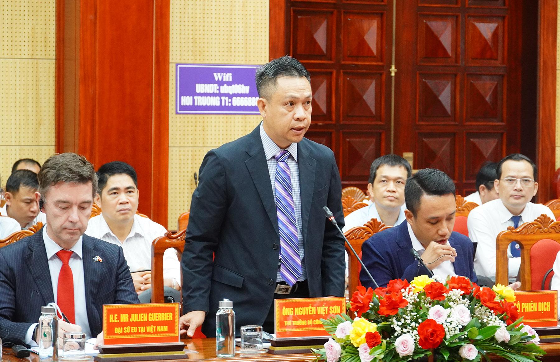 Thứ trưởng Bộ Công Thương Nguyễn Việt Sơn phát biểu tại buổi làm việc.