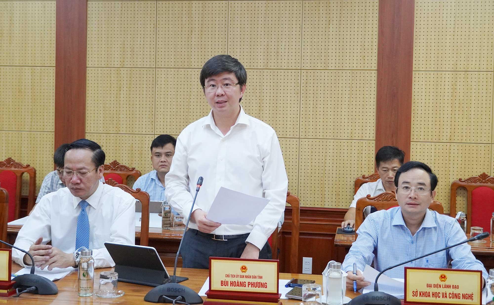 Chủ tịch UBND tỉnh Quảng Trị B&ugrave;i Ho&agrave;ng Phương ph&aacute;t biểu tại buổi l&agrave;m việc. Ảnh: Hồng Mến
