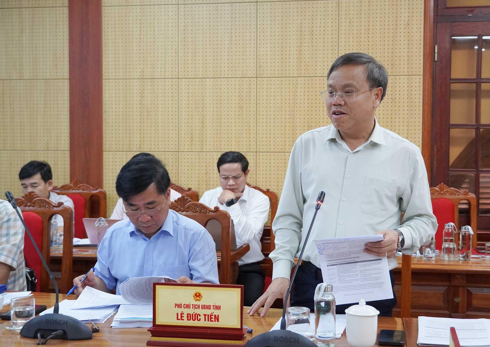 Ph&oacute; Chủ tịch UBND tỉnh Quảng Trị L&ecirc; Đức Tiến ph&aacute;t biểu tại buổi l&agrave;m việc. Ảnh: Hồng Mến