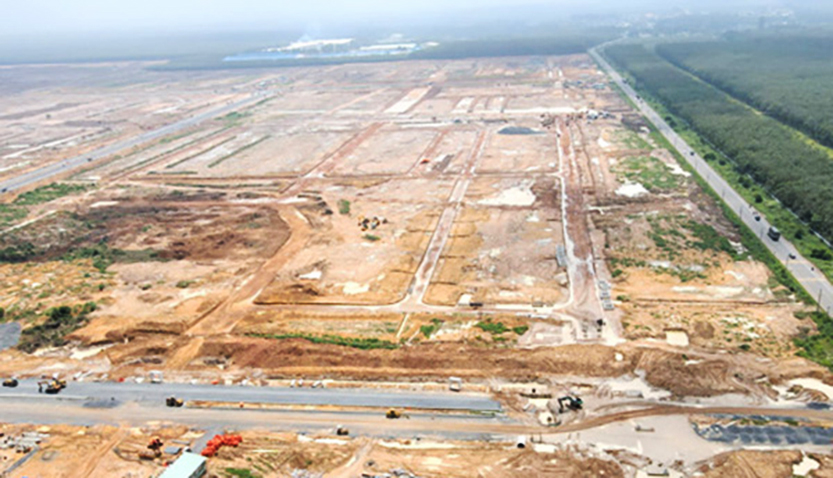 Sau hơn 4 tháng khởi công, các công trình hạ tầng, đến nay, “bộ khung” của khu tái định cư Lộc An - Bình Sơn đã được định hình và sẵn sàng cho thời điểm bàn giao đất tái định cư cho người dân.