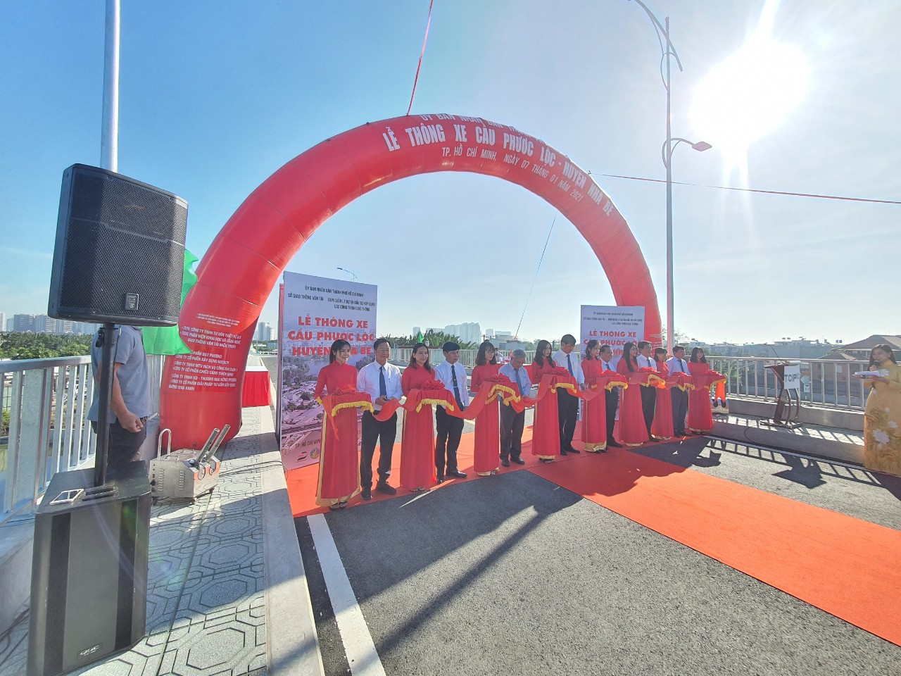 Cầu Phước Lộc có chiều dài 386m bao gồm 13 nhịp bê tông cốt thép, mặt cắt ngang 10,5mcó tổng mức đầu tư hơn 405 tỷ đồng 