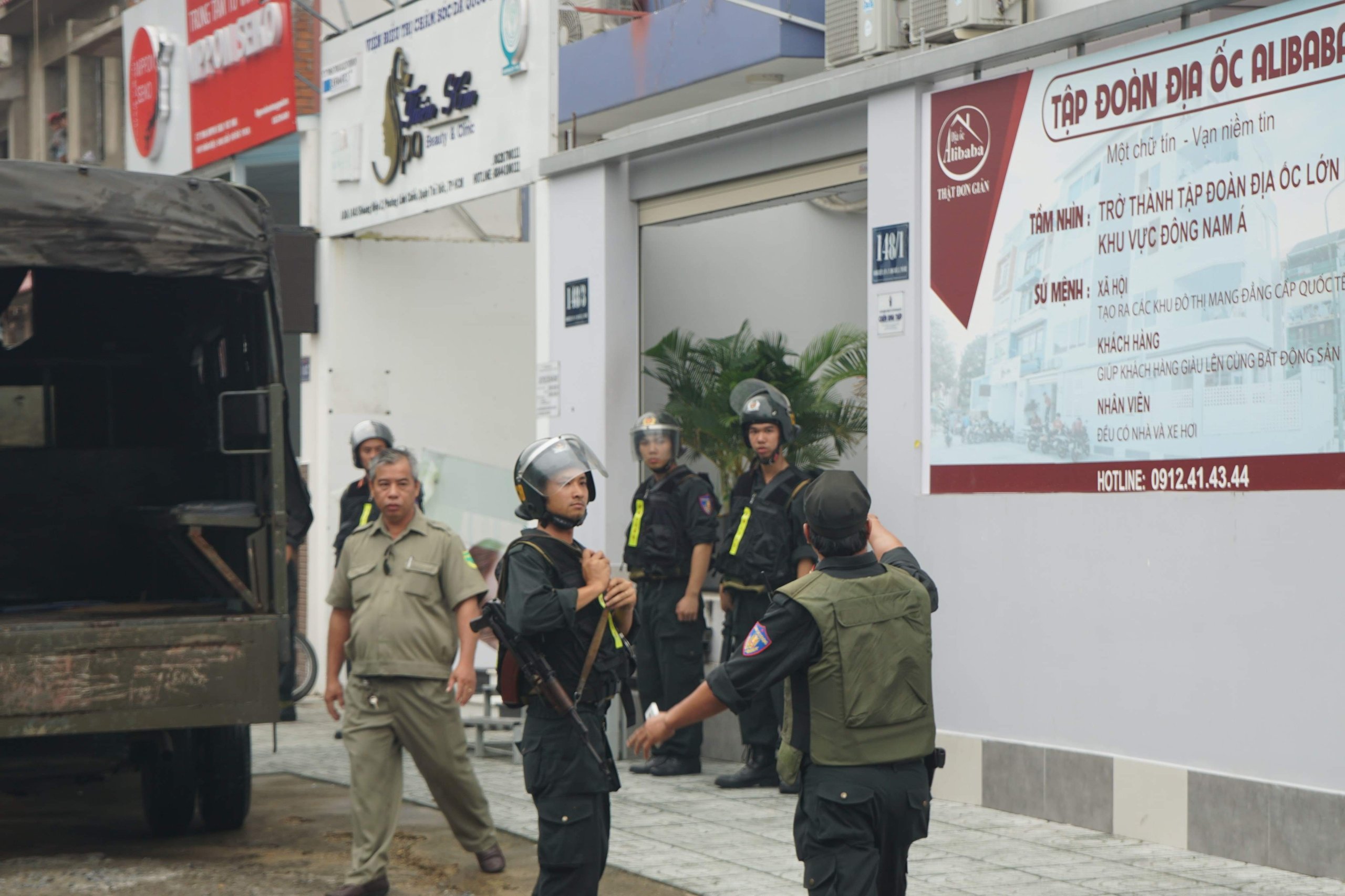 Công an vây kín Công ty Chiến Binh Thép 