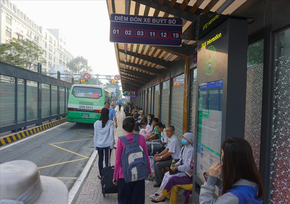 Trạm trung chuyển xe buýt trên đường Hàm Nghi 