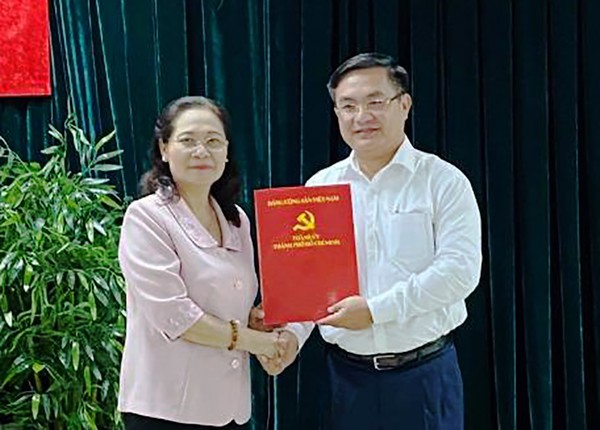Ông Trần Trọng Tuấn, Bí thư Quận ủy quận 3, được Ban Thường vụ Thành ủy TP.HCM điều động, bổ nhiệm giữ chức Phó Chánh Văn phòng Thành ủy TP.HCM hồi tháng 6/2020