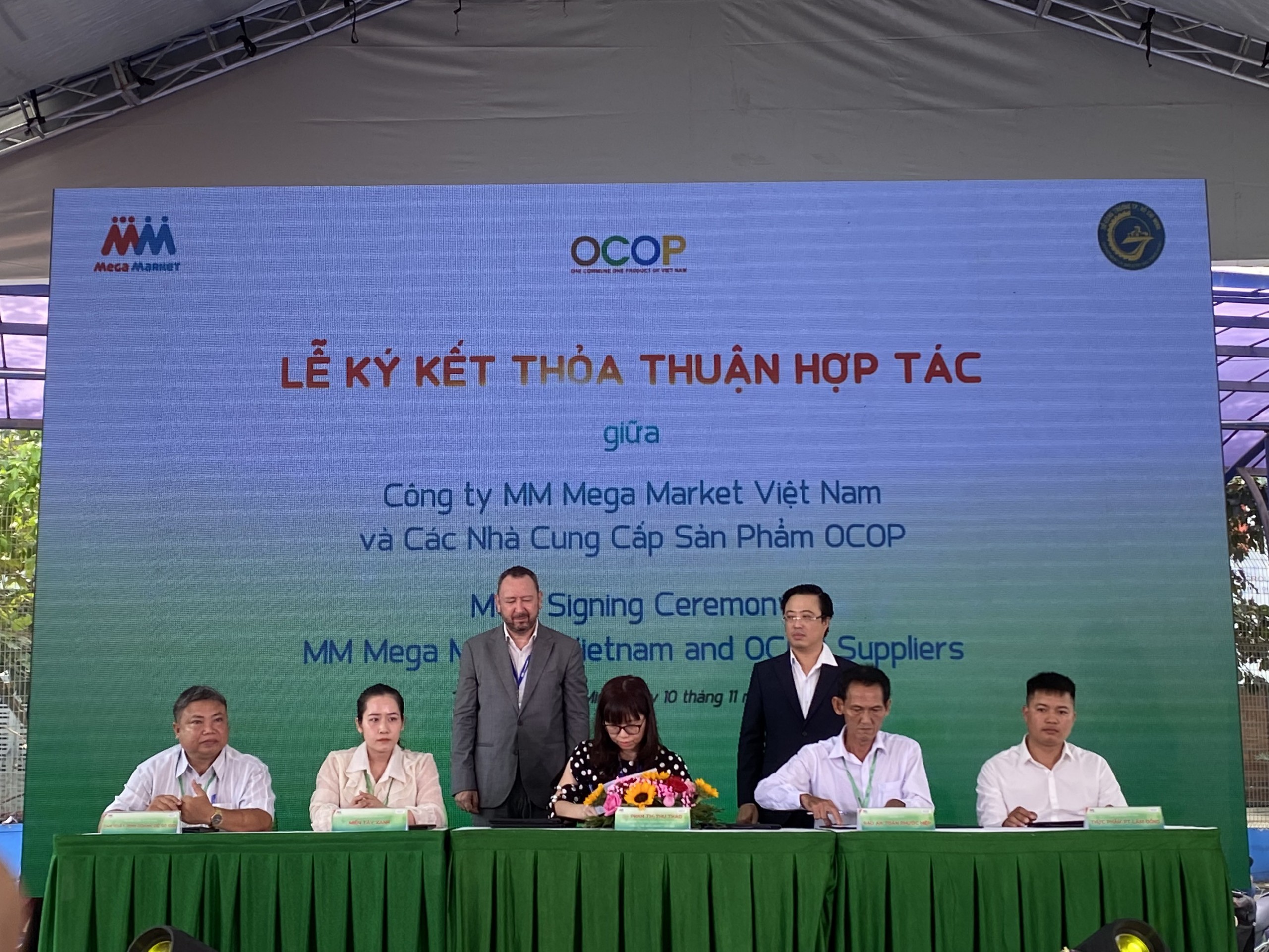 Lễ ký kết hợp tác tiêu thụ sản phẩm Ocop giữa MM Mega Market Việt Nam và các nhà cung cấp