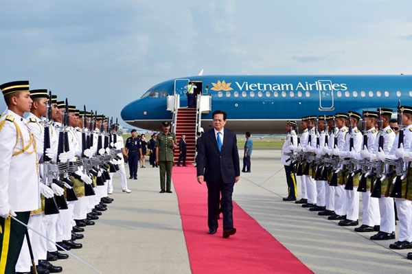Lễ đón Thủ tướng và Đoàn Việt Nam tại sân bay Kuala Lumpur, Malaysia. Ảnh: VGP