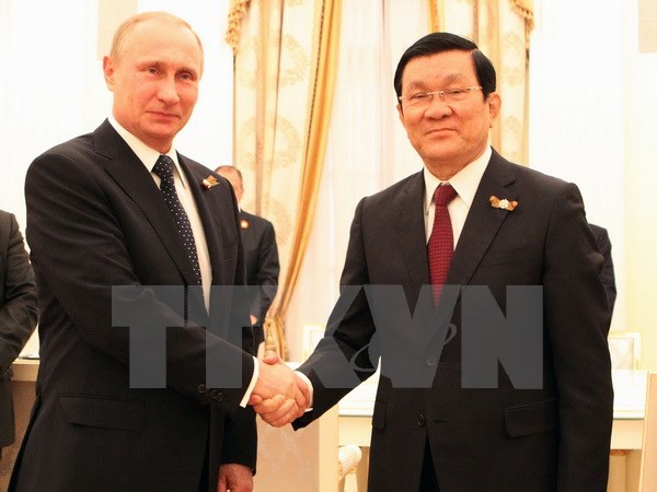 Chủ tịch nước Trương Tấn Sang và Tổng thống Nga Putin tại cuộc gặp nhân chuyến tham dựLễ kỷ niệm 70 năm Chiến thắng trong Chiến tranh Vệ quốc vĩ đại 