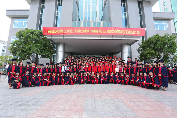 Học viện Chính sách và Phát triển trao bằng tốt nghiệp cho sinh viên khóa 2