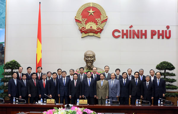 Thủ tướng Nguyễn Tấn Dũng với các thành viên Ủy ban quốc gia APEC 2017. Ảnh: VGP