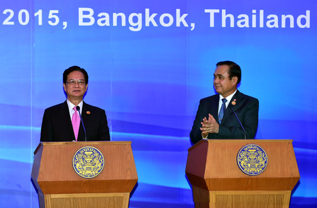 Hai Thủ tướng họp báo sau cuộc họp Nội các chung. Ảnh: VGP