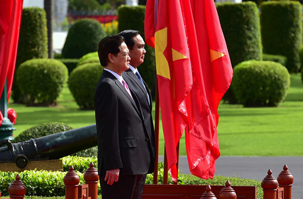 Thủ tướng Nguyễn Tấn Dũng và Thủ tướng Prayut Chan-ocha. Ảnh: VGP