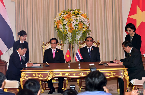 Lễ ký Tuyên bố chung về cuộc họp Nội các chung Việt Nam-Thái Lan lần thứ 3. Ảnh: VGP