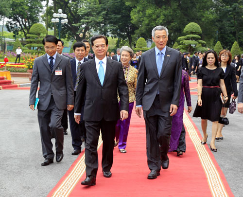 Thủ tướng Nguyễn Tấn Dũng và Thủ tướng Lý Hiển Long. Ảnh: Vietnam+
