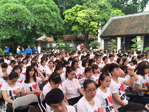 Hơn 500 tân sinh viên Học viện Chính sách và Phát triển đã tham dự Lễ khai giảng năm học mới. Ảnh: Kỳ Thành