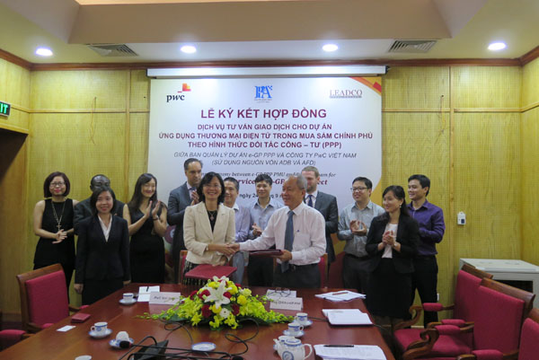 Lễ ký kết hợp đồng giữa Ban quản lý Dự án e-GP và PwC Việt Nam. Ảnh: Kỳ Thành