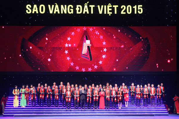 Các doanh nghiệp trong TOP 100 Sao Vàng đất Việt 2015. Ảnh: Chí Cường