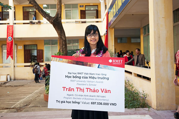 RMIT Việt Nam trao học bổng cho học sinh xuất sắc