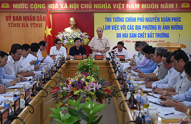 Thủ tướng Nguyễn Xuân Phúc chủ trì cuộc họp với các bộ ngành và 5 địa phương