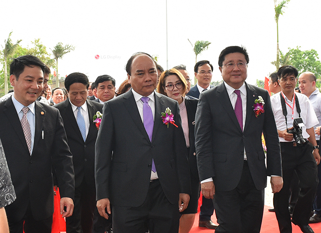 Thủ tướng Nguyễn Xuân Phúc dự lễ khởi công dự án trị giá 1,5 tỷ USD của LG Việt Nam