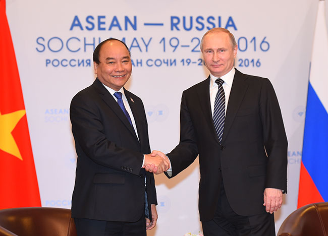 Thủ tướng Nguyễn Xuân Phúc gặp Tổng thống Nga Putin