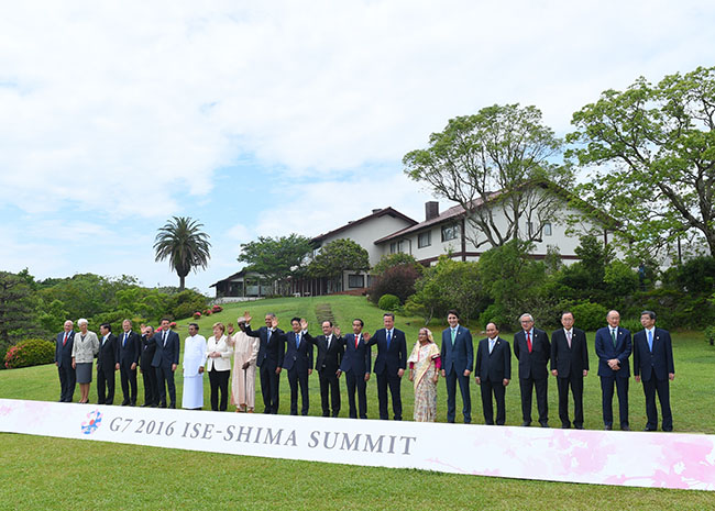 Thủ tướng Nguyễn Xuân Phúc và các nhà lãnh đạo G7 mở rộng nhóm họp tại Nhật Bản