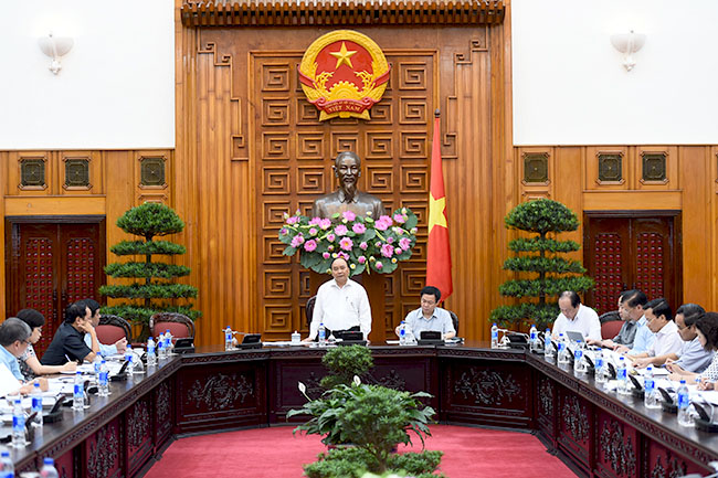 Thủ tướng Nguyễn Xuân Phúc làm việc với các cơ quan Chính phủ về việc giải ngân vốn đầu tư công