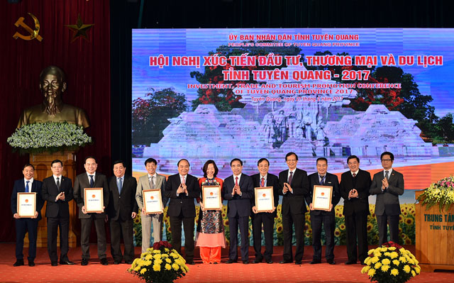 Thủ tướng chúc mừng các nhà đầu tư vào tỉnh Tuyên Quang
