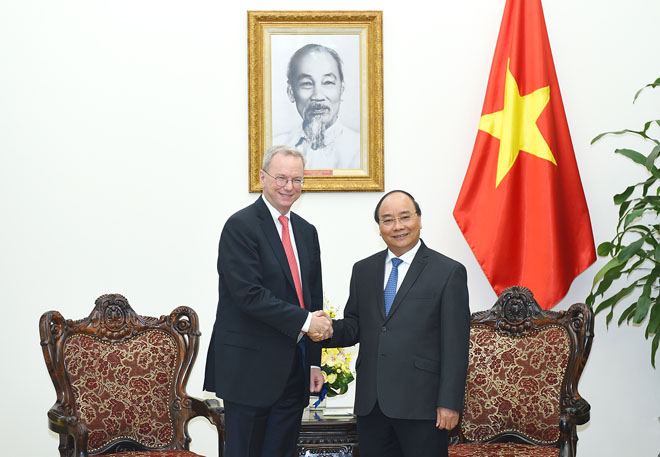 Thủ tướng Nguyễn Xuân Phúc tiếp Chủ tịch điều hành Tập đoàn Alphabet Eric Schmidt