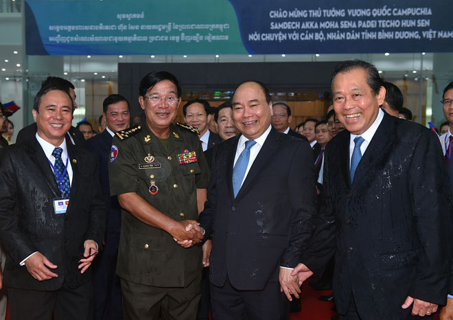 Thủ tướng Chính phủ Nguyễn Xuân Phúc chủ trì lễ đón Thủ tướng Campuchia Hun Sen