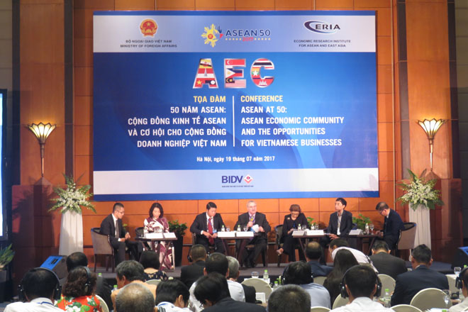 Tọa đàm 50 năm ASEAN: Cộng đồng kinh tế ASEAN và cơ hội cho doanh nghiệp Việt Nam (Ảnh: K.T)