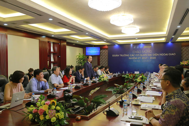 Chủ tịch Tập đoàn FLC Trịnh Văn Quyết phát biểu trong buổi gặp mặt