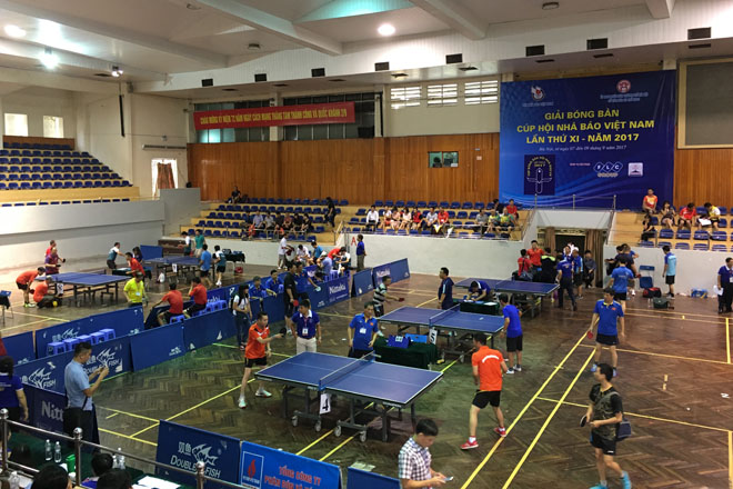 Các tay vợt tham gia thi đấu giải tại Nhà thi đấu Trịnh Hoài Đức