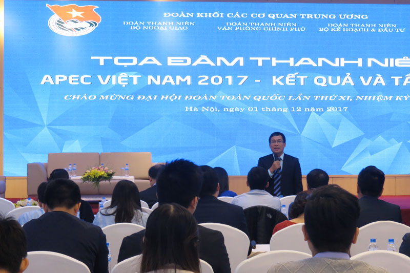 Ông Nguyễn Minh Vũ, Phó trưởng ban thường trực Ban Thư ký APEC 2017 trao đổi các thông tin về kết quả Tuần lễ cấp cao APEC 2017