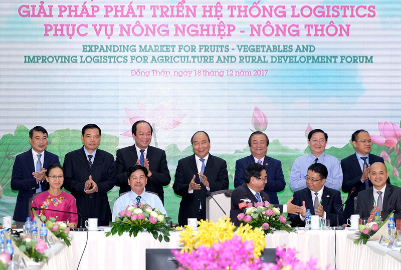 Thủ tướng Nguyễn Xuân Phúc chứng kiến Lễ ký kết biên bản ghi nhớ hợp tác xây dựng chiến lược phát triển hệ thống Logistics và cơ sở hạ tầng tại tỉnh Đồng Tháp