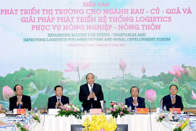 Thủ tướng Nguyễn Xuân Phúc dự Diễn đàn Phát triển thị trường cho ngành rau, củ, quả và giải pháp phát triển hệ thống logistics phục vụ nông nghiệp, nông thôn