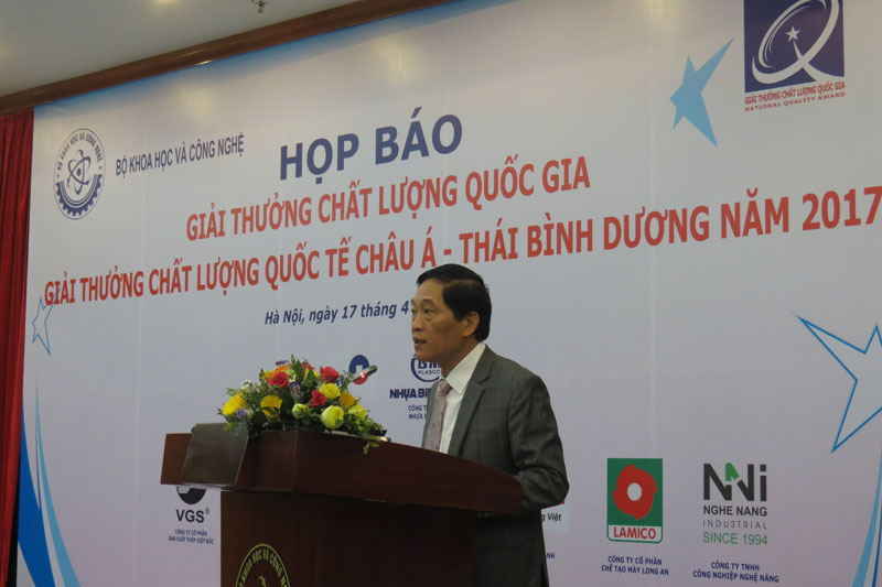 Thứ trưởng Trần Văn Tùng phát biểu tại buổi họp báo