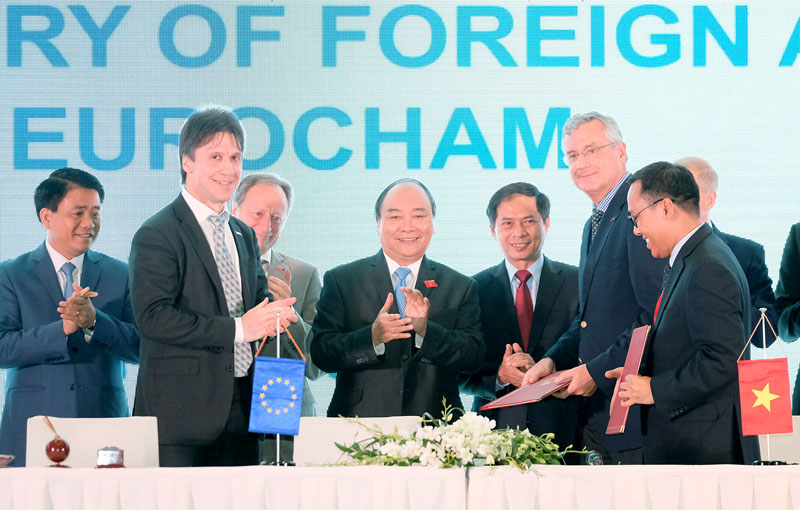 Thủ tướng Nguyễn Xuân Phúc chứng kiến Lễ ký kết hợp tác giữa Bộ Ngoại giao Việt Nam và EuroCham