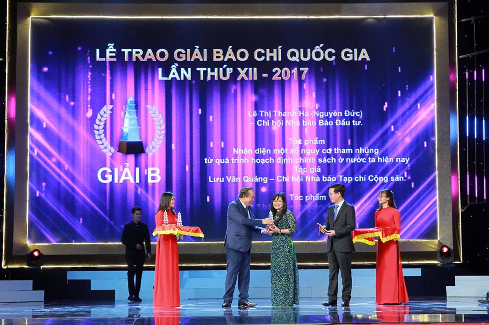 Nhà báo Lê Thị Thanh Hà - Chi hội Nhà báo Báo Đầu tư nhận Giải B Giải Báo chí Quốc gia với loạt bài 
