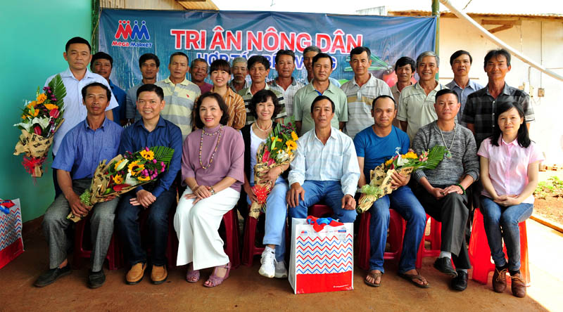 Mega Market Việt Nam vinh danh các nông dân có trên 10 năm hợp tác sản xuất rau an toàn tại Lâm Đồng