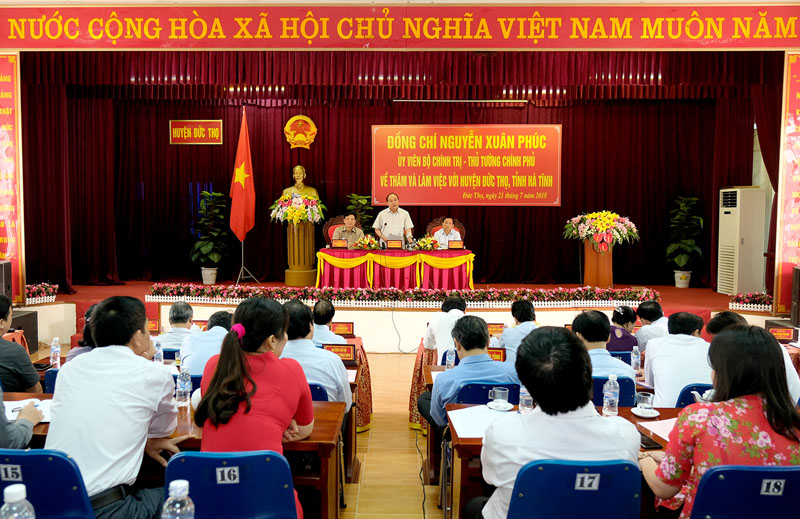 Thủ tướng Nguyễn Xuân Phúc làm việc với huyện Đức Thọ và lắng nghe ý kiến từ cơ sở