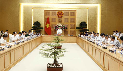 Phó Thủ tướng Vương Đình Huệ chủ trì cuộc họp sáng 25/7 (Ảnh: VGP)