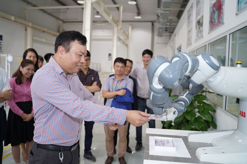 Robot Yumi của ABB có khả năng làm việc với con người