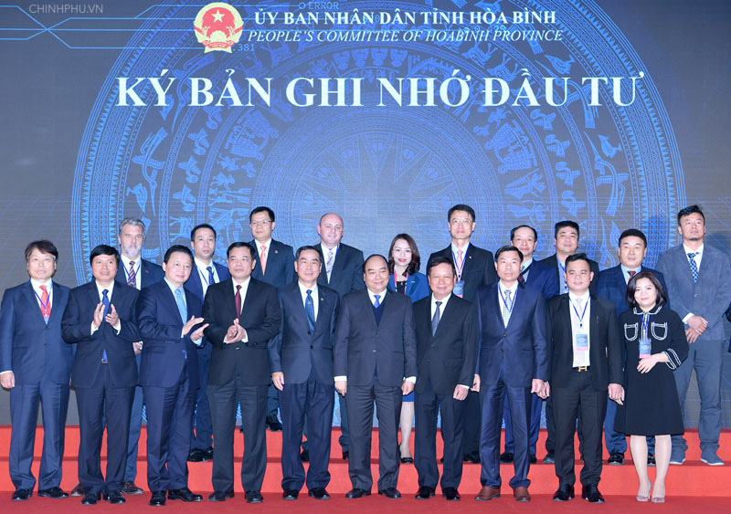 Thủ tướng Nguyễn Xuân Phúc chứng kiến dòng vốn đầu tư 94.000 tỷ đồng vào tỉnh Hòa Bình