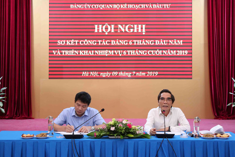 Thứ trưởng Nguyễn Văn Trung phát biểu kết luận Hội nghị