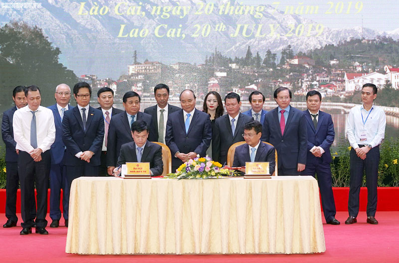 Thủ tướng chứng kiến lễ ký các thỏa thuận đầu tư vào tỉnh Lào Cai