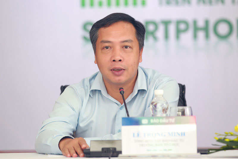 Ông Lê Trọng Minh, Tổng biên tập Báo Đầu tư chủ trì cuộc họp báo (Ảnh: Chí Cường)