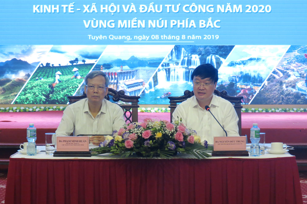 Thứ trưởng Bộ Kế hoạch và Đầu tư Nguyễn Đức Trung và Chủ tịch UBND tỉnh Tuyên Quang Phạm Minh Huấn chủ trì Hội nghị