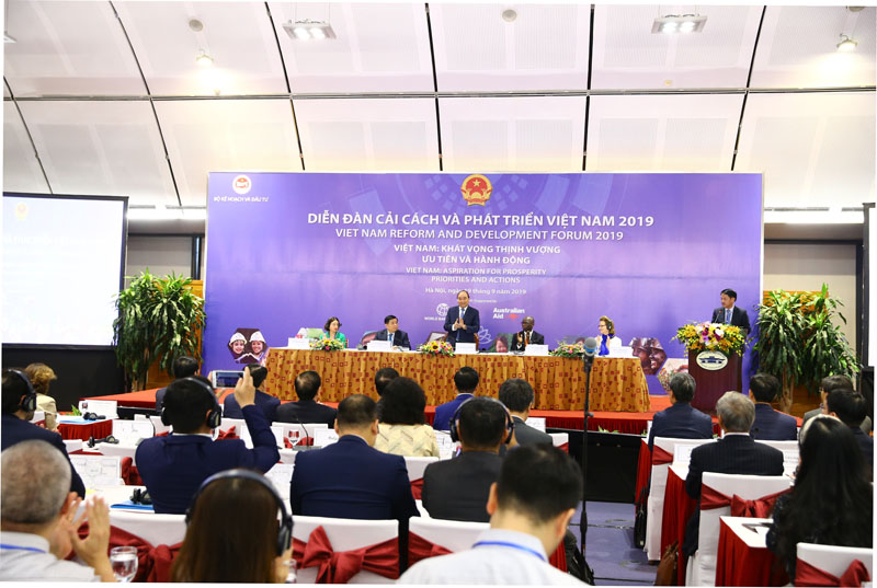 Thủ tướng Nguyễn Xuân Phúc đồng điều hành Phiên toàn thể VRDF 2019 (Ảnh: Đức Thanh)