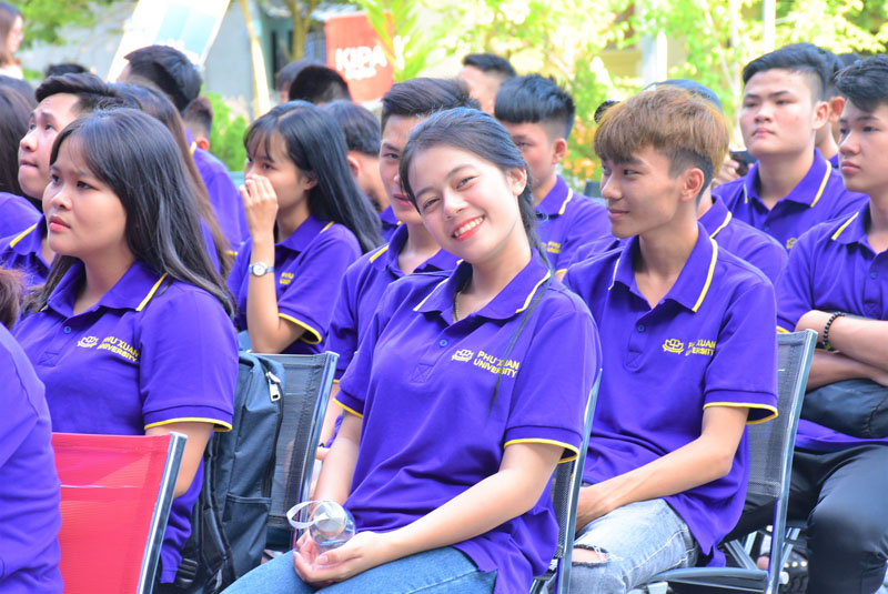 Nét trẻ trung của tân sinh viên Trường đại học Phú Xuân
